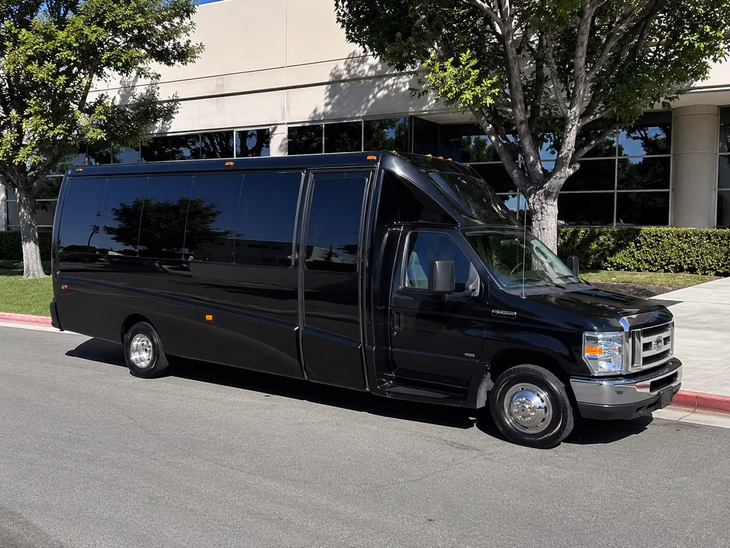 Carrollton Winery Tour & Pub Crawl Transportation party bus exterior